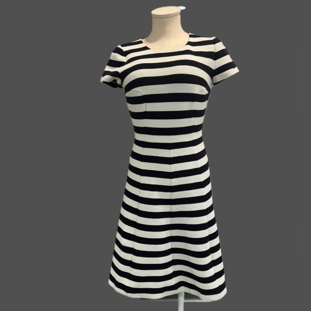 Boden Maggie size 2R Black and White short sleeve fit and flare Striped Dress
